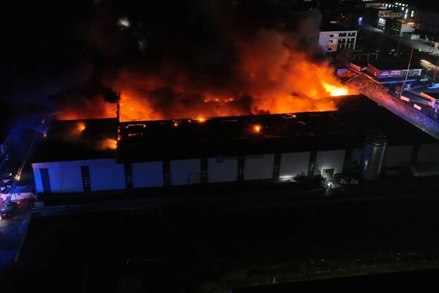 Под прицелом была железная дорога: дроны атаковали российское Суровикино, возник пожар. Видео