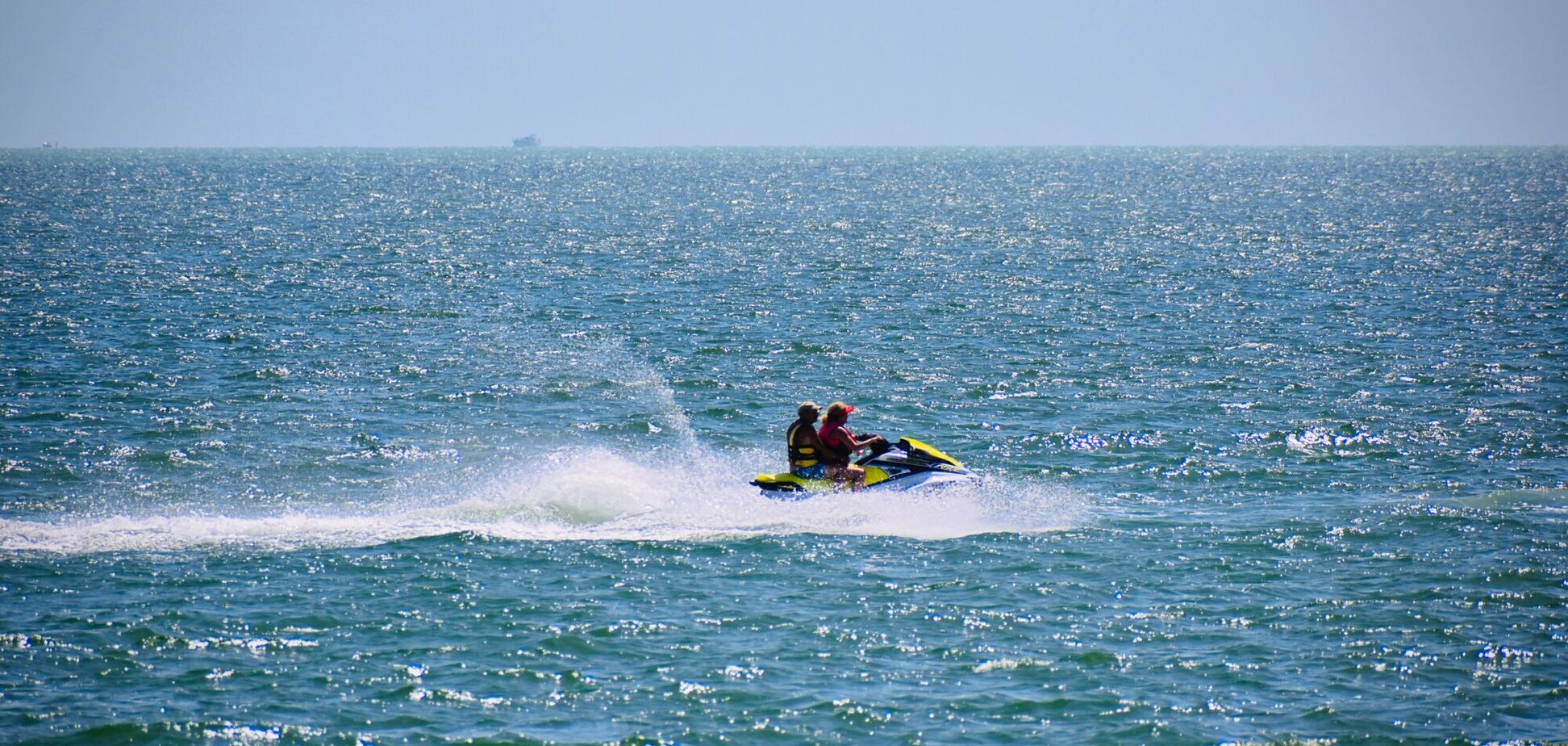 Без матери осталась 9-летняя дочь: в больнице умерла женщина, в которую влетел гидроскутер под Харьковом. Фото и детали трагедии