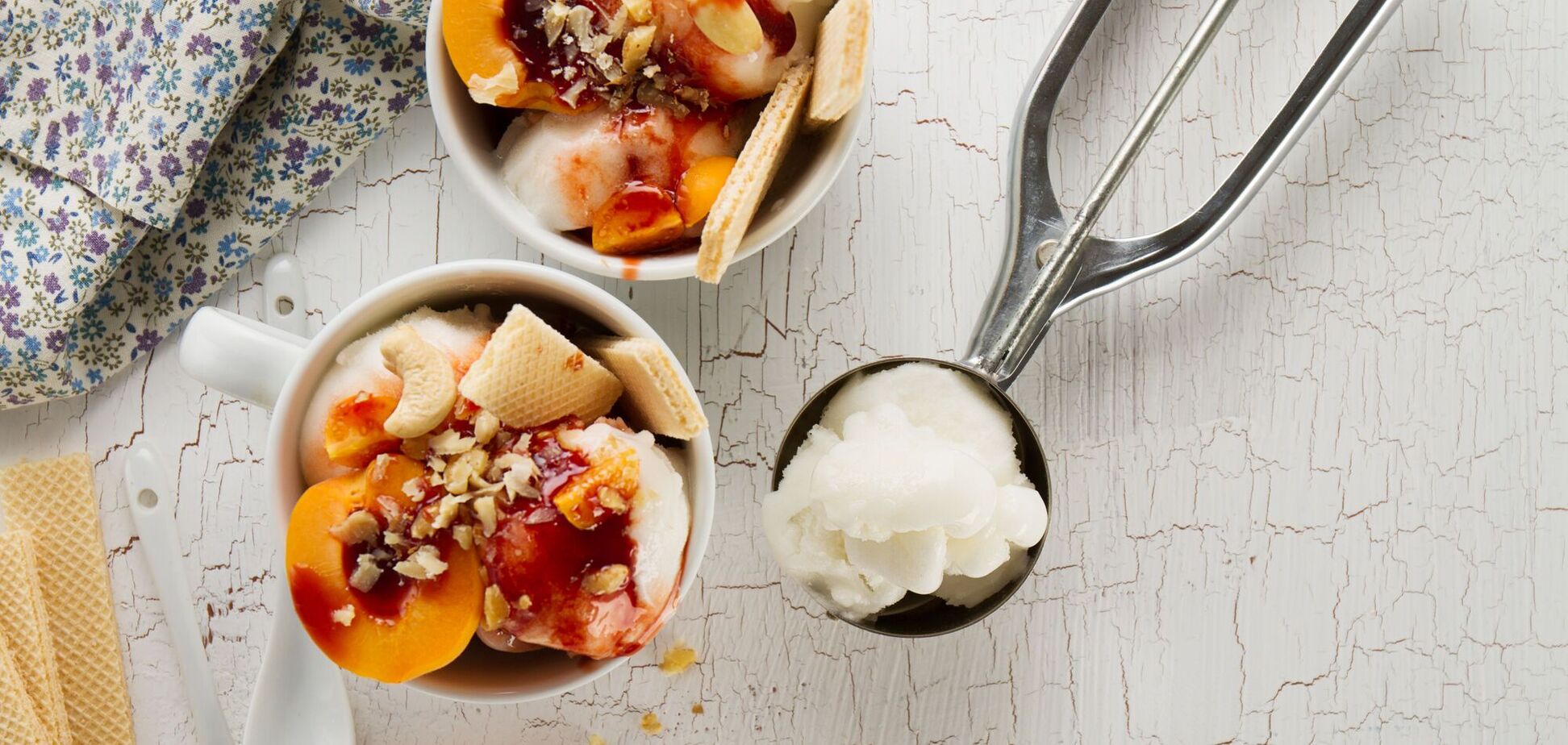 Персики з морозивом: десерт, який варто приготувати цього літа