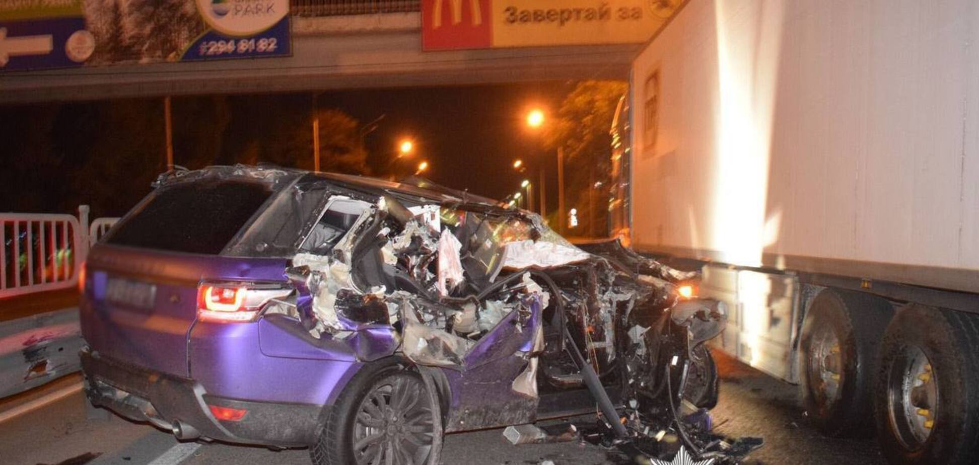 В Киеве пьяный водитель-иностранец элитного внедорожника устроил масштабное ДТП: есть пострадавшая. Фото