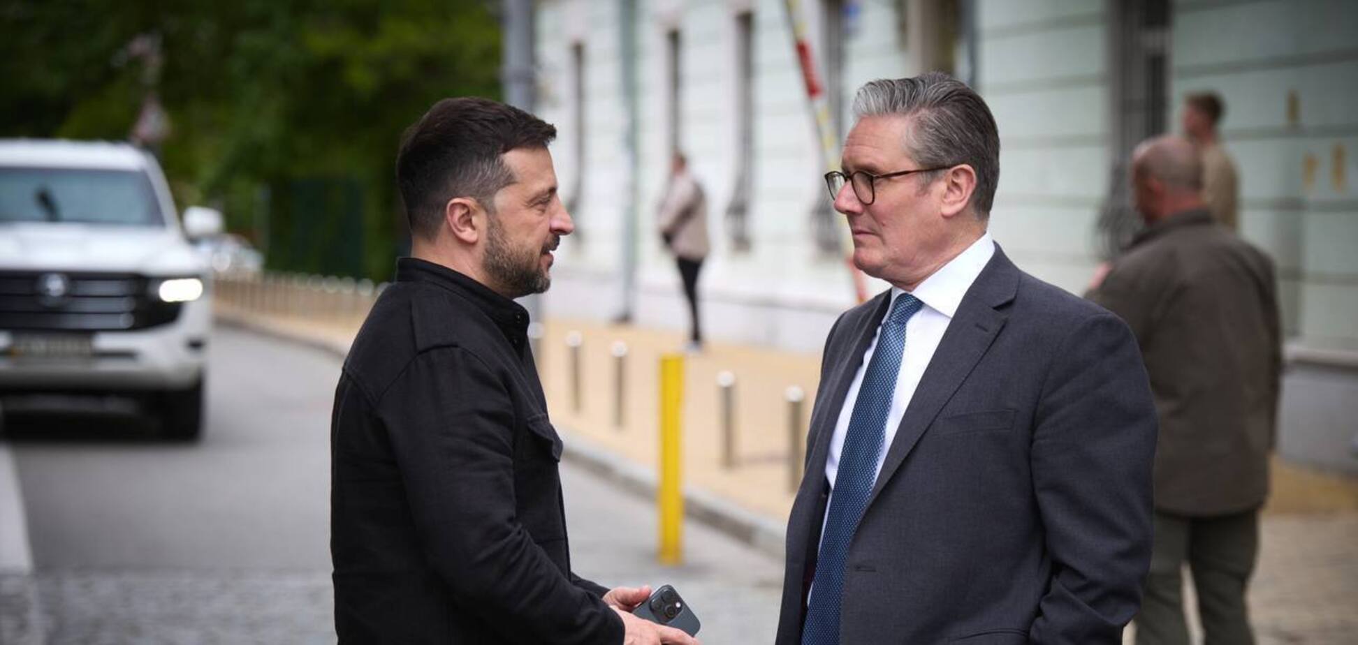 Зеленский согласовал свою позицию по окончанию войны со Стармером и Макроном: о чем говорили