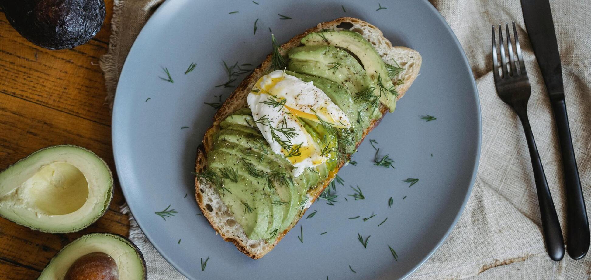 Яйца пашот будут готовы за минуту: лучше откажитесь от кастрюли