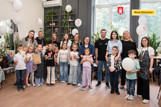 В Киеве накануне 1 сентября провели праздник для детей защитников Мариуполя, которые впервые идут в школу