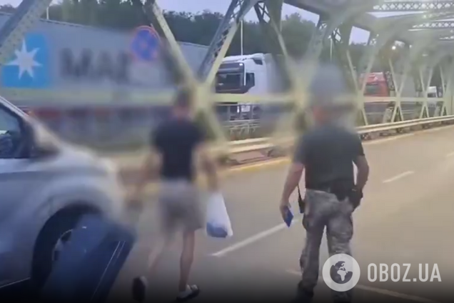 Украинца, который угрожал поджогами из-за вето Навроцкого, депортировали из Польши. Видео