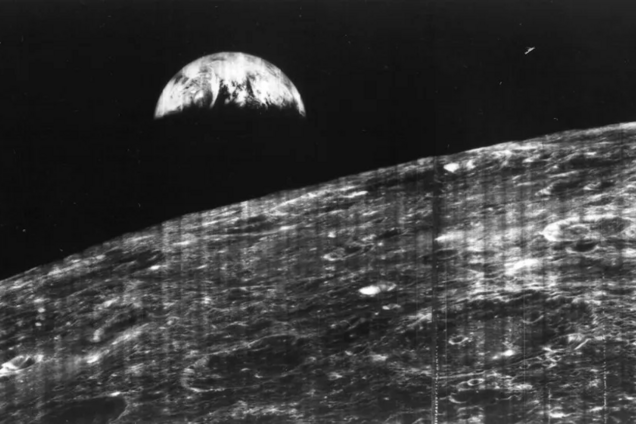 Как выглядит Земля с Луны: в сети напомнили уникальное фото