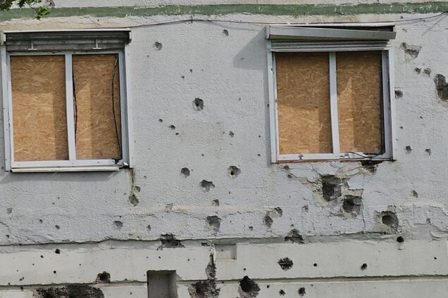 Дом в Украине, поврежденный российскими обстрелами