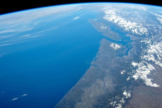 'Шахматная доска', которая окружает реку: астронавт сделал уникальный снимок из космоса. Фото