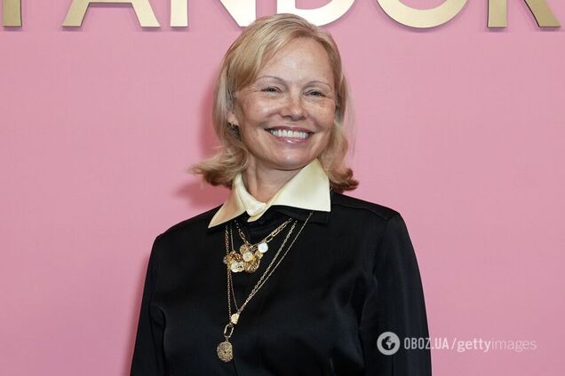 58-летняя Памела Андерсон впервые за долгое время нарушила свое правило 'без макияжа' ради обложки Vogue. Фото