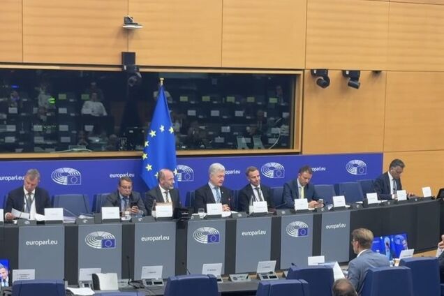 Порошенко закликав євродепутатів ЄНП спільно змусити Путіна зупинити війну