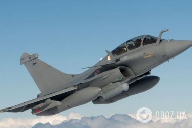 'Я взял на себя обязательства': Макрон пообещал отправить в Польшу три истребителя Rafale после дроновой атаки РФ