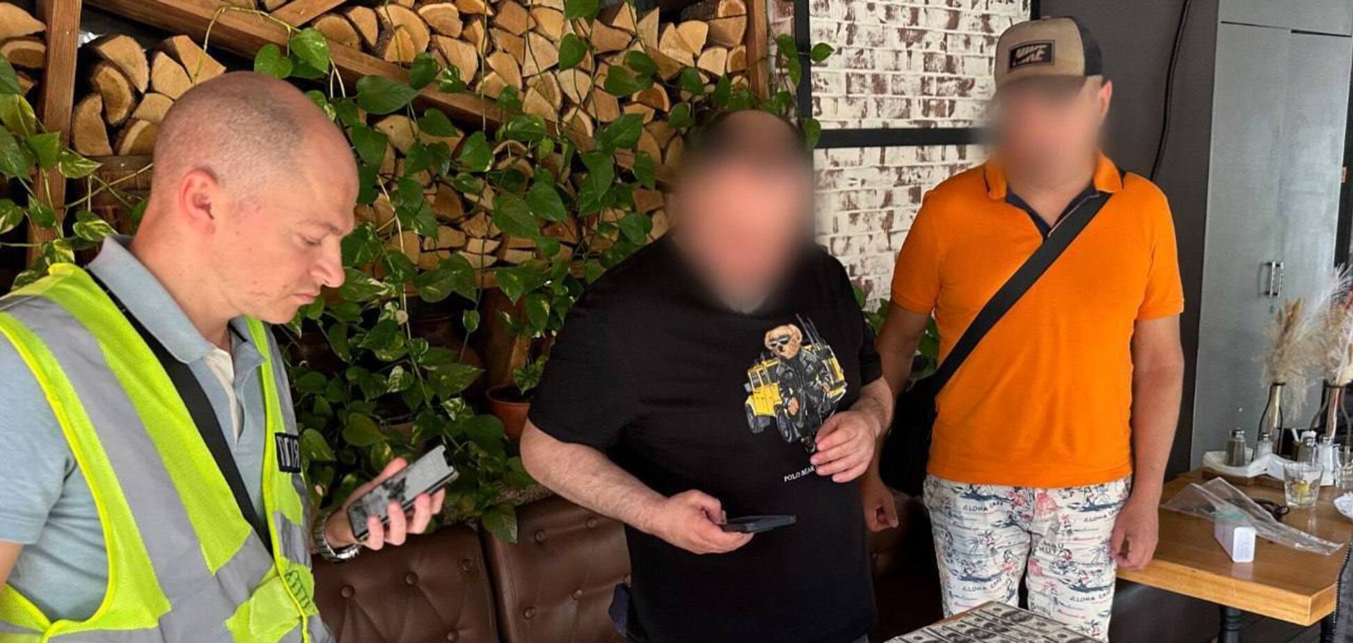 В Киеве чиновник Минобороны за $10 тыс. устраивал уклонистов на предприятия ради бронирования. Фото и видео