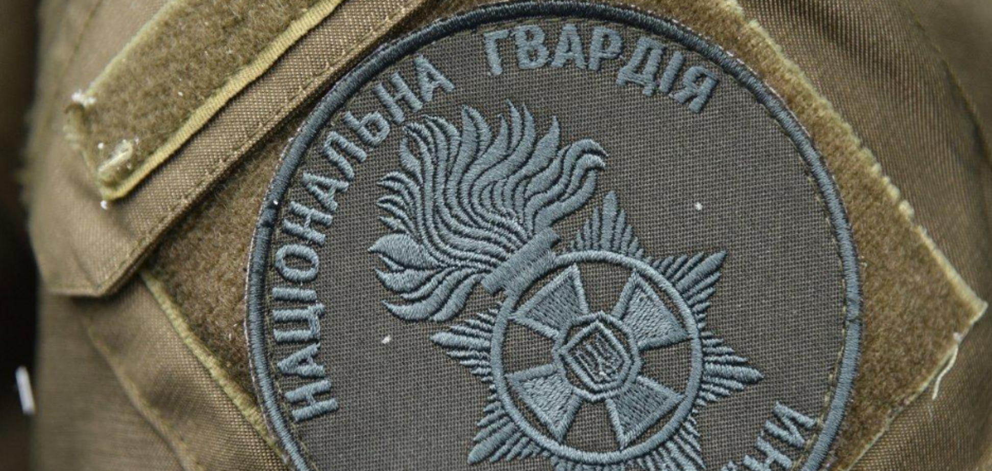 Повалили на землю: в Івано-Франківську двоє молодиків побили нацгвардійця