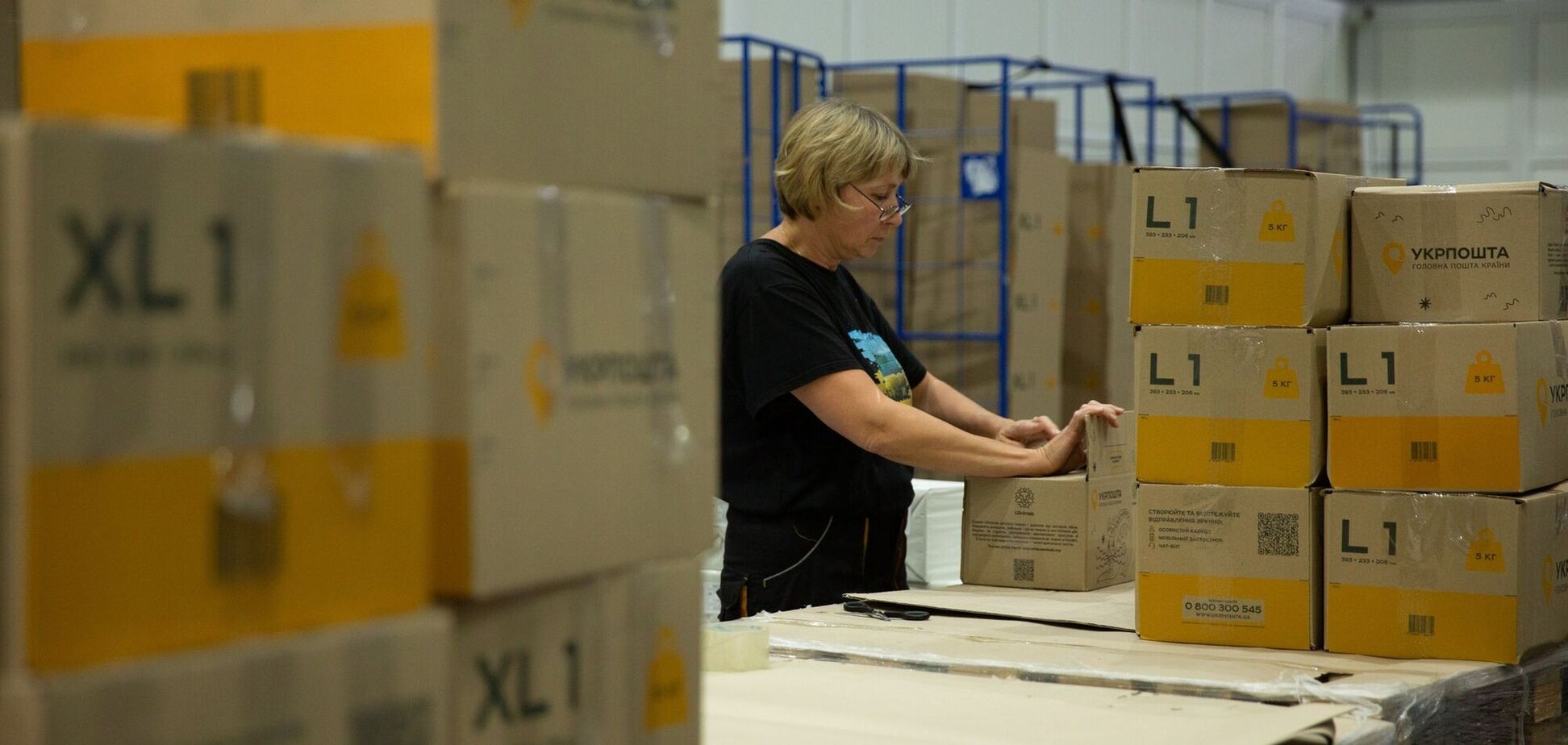 Иллюстрация - работница почты