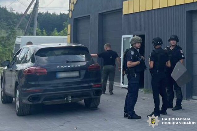 На Львівщині сталася стрілянина в офісі автосервісу: загинули двоє людей