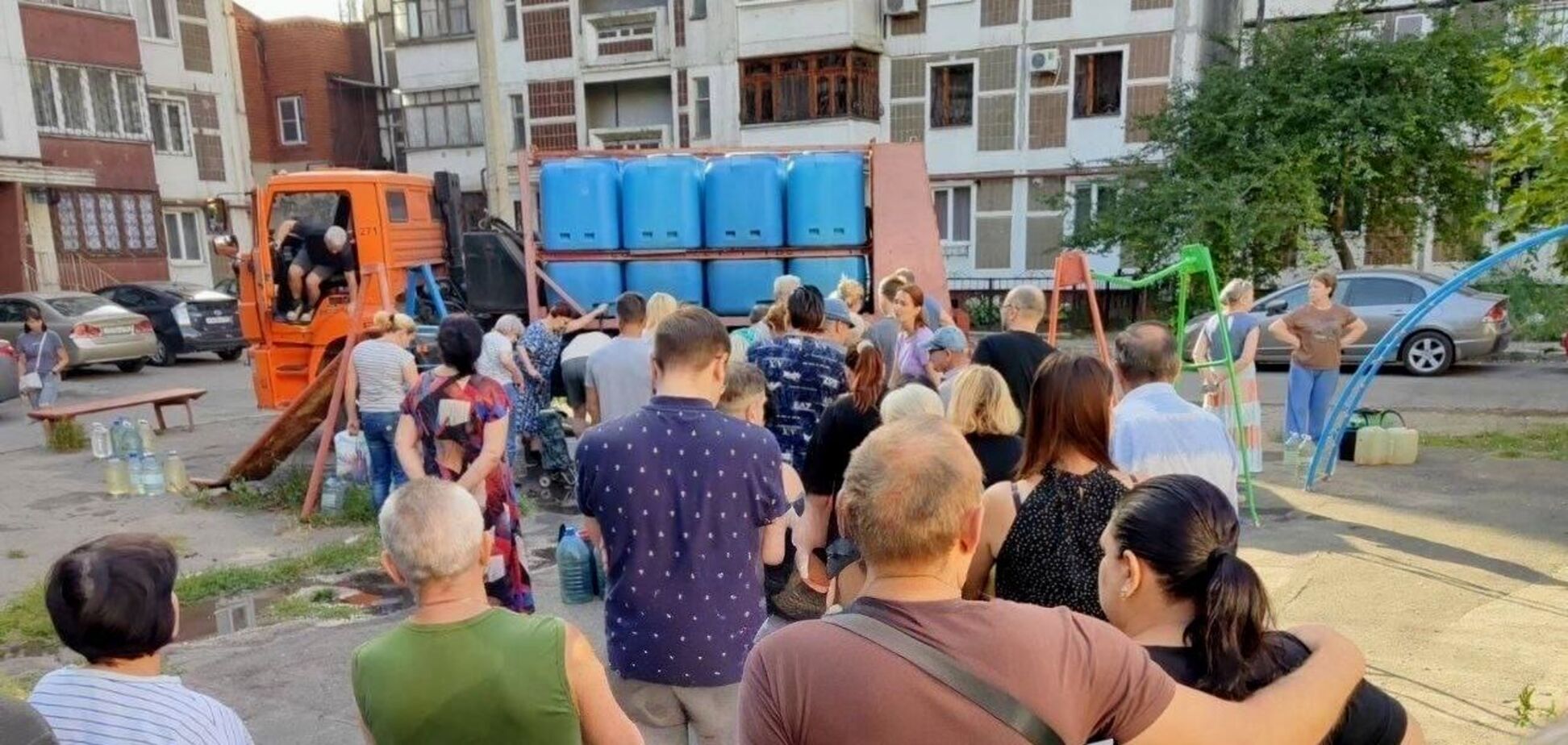 'Усім уже зрозуміло – тут немає майбутнього': на окупованому Донбасі загарбники 'викачують' водосховища, а люди готуються виїжджати