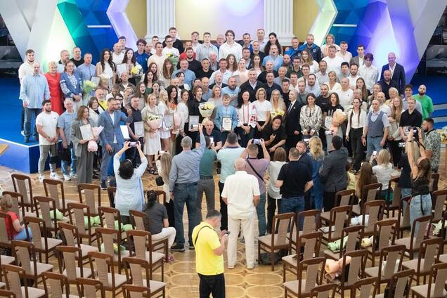 Кличко наградил представителей спортивной громады Киева. Фото