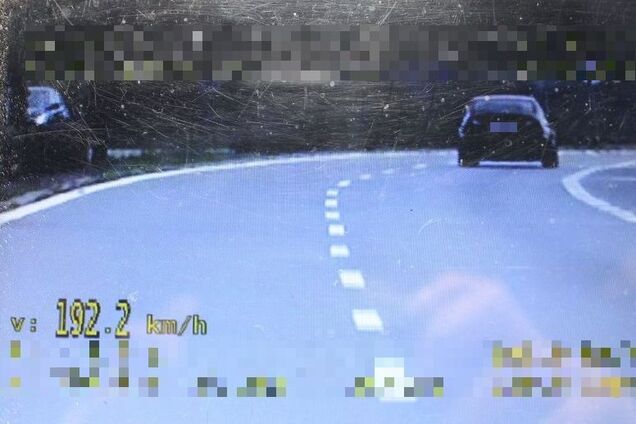 Спешил на контрольную по математике: в Польше за превышение скорости задержали странного водителя