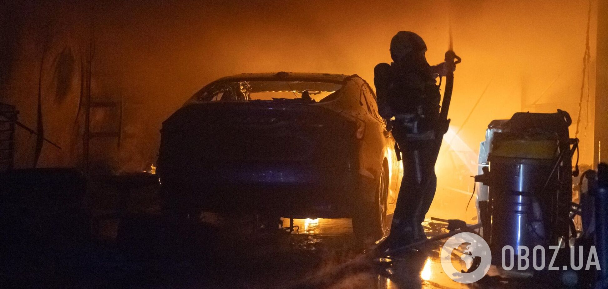 В Киеве на Кольцевой дороге произошел масштабный пожар на СТО. Подробности и фото