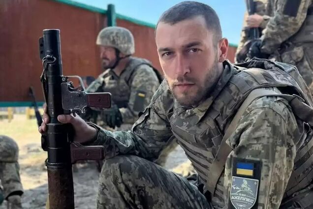 Вдова Юрия Фелипенко показала его могилу и почтила память героя трогательным жестом. Фото