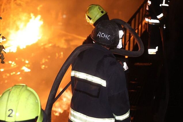 На Дніпропетровщині окупанти атакували рятувальників, які приїхали гасити пожежу