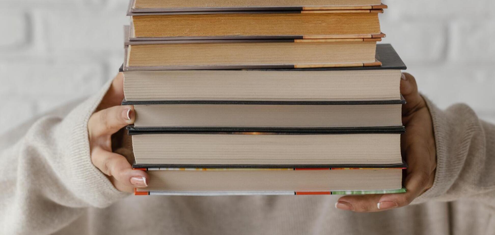 Все вопросы к Франко: как будет на украинском 'стопка книг'