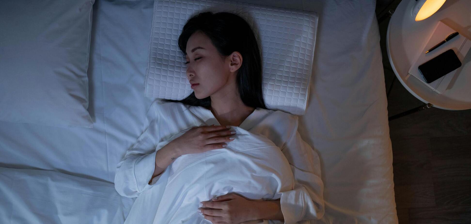 Сон у білизні: сім проблем для здоров’я, про які варто знати