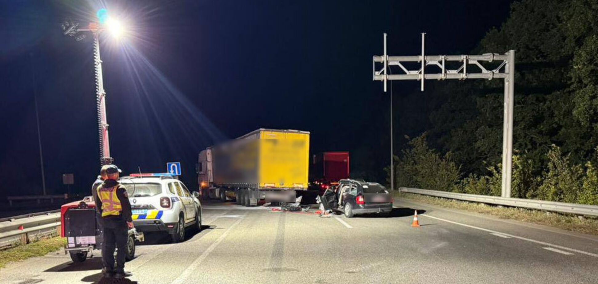 На Полтавщині зіткнулися Audi і вантажівка: загинув 21-річний водій легковика. Фото