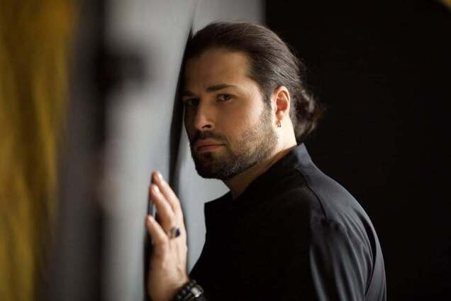 Девід Аксельрод уперше після поранення вийшов у світ: який вигляд він має після зникнення на два роки