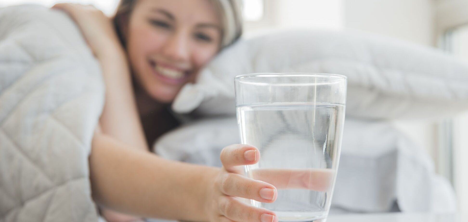 Тепла вода замість кави: секрет здорового старту дня