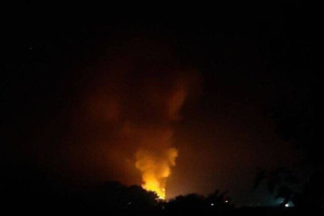 Говорят о диверсантах: на военном складе во Владивостоке произошел мощный взрыв, на место стянули силовиков. Видео