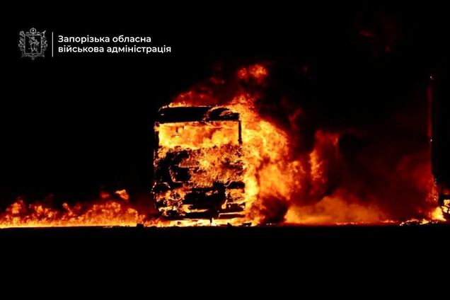 Росіяни обстріляли Запоріжжя, у місті спалахнули пожежі, є жертва й поранені: усі подробиці. Фото і відео