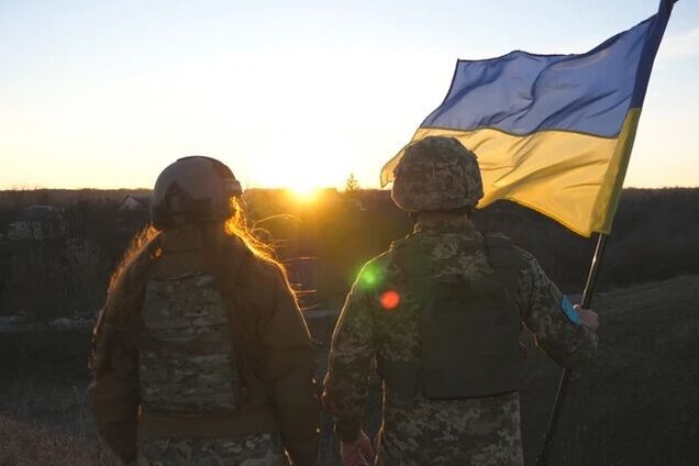 Скільки чоловіків та жінок готові зі зброєю в руках захищати Україну: результати опитування