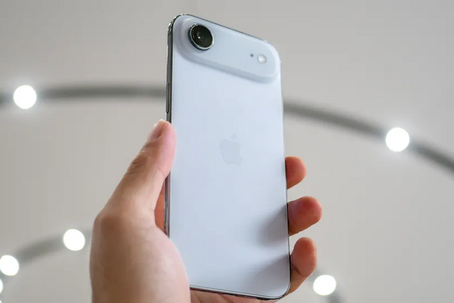 Как мечтал Джобс: в Apple подтвердили работу над полностью стеклянным iPhone