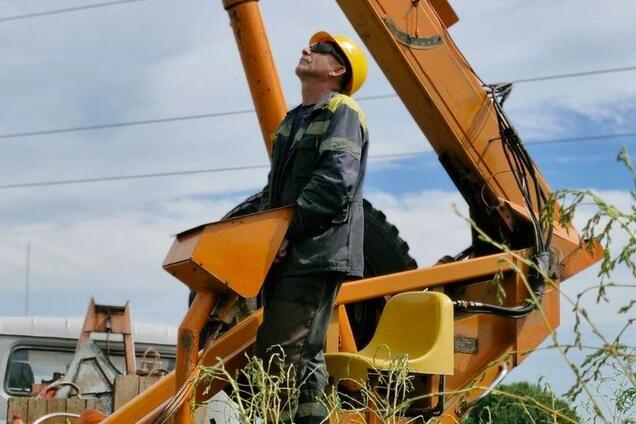 Энергетики Киевщины вернули свет жителям области после атаки дронами – ДТЭК