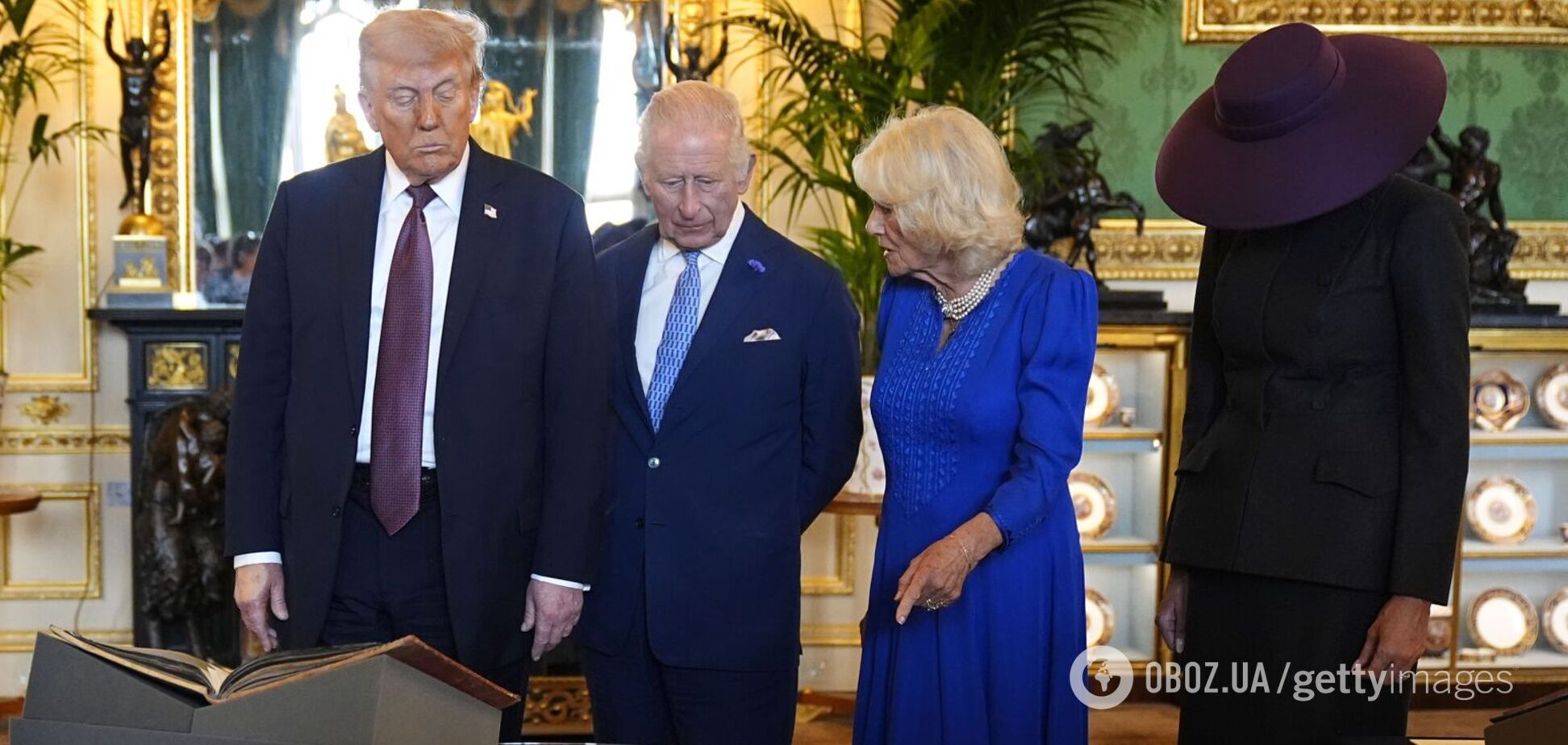 В сети подняли на смех Меланию Трамп, которая встретилась с королевской семьей в непрактичном образе: что с ним не так. Фото