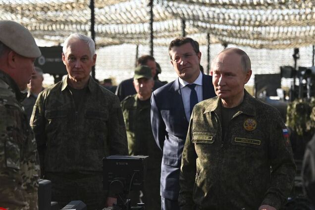 Путин засветился на учениях 'Запад-2025' в военной форме: в ISW указали на 'сигнал' для НАТО