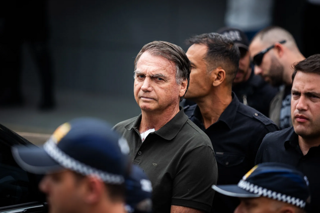 Экс-президента Бразилии, приговоренного к 27 годам тюрьмы, срочно госпитализировали: в каком он состоянии