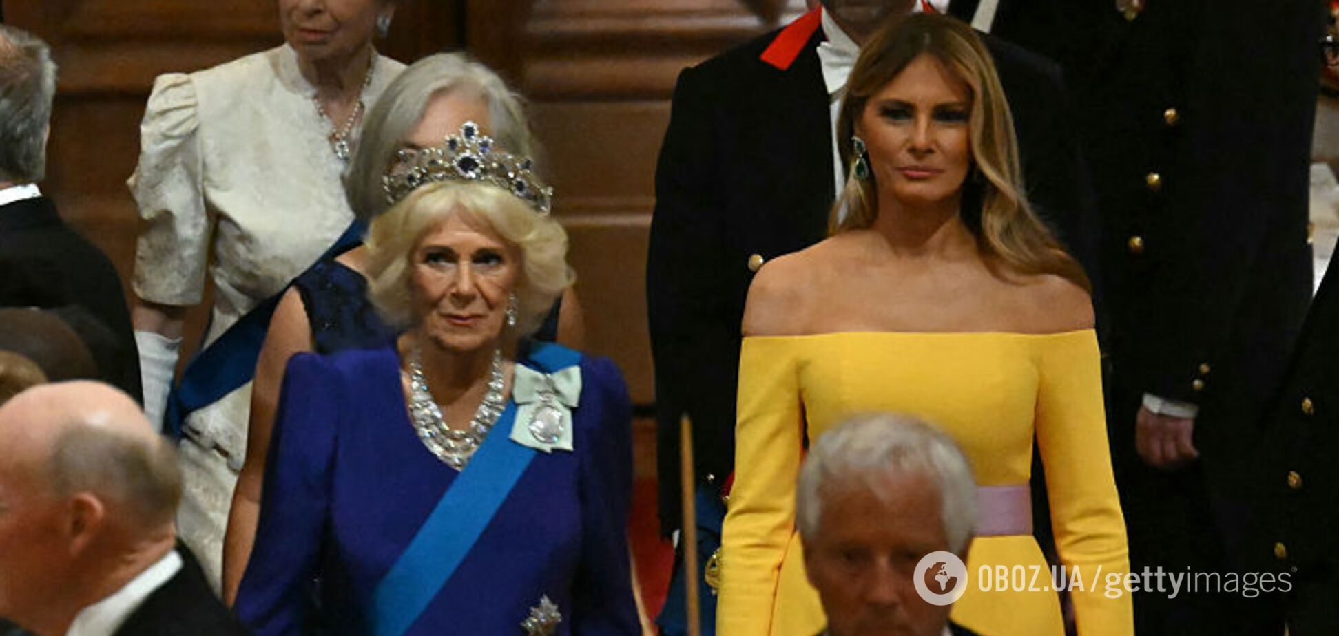 Мелания Трамп и королева Камилла вышли в свет в цветах украинского флага: образ выбирали месяцами. Фото