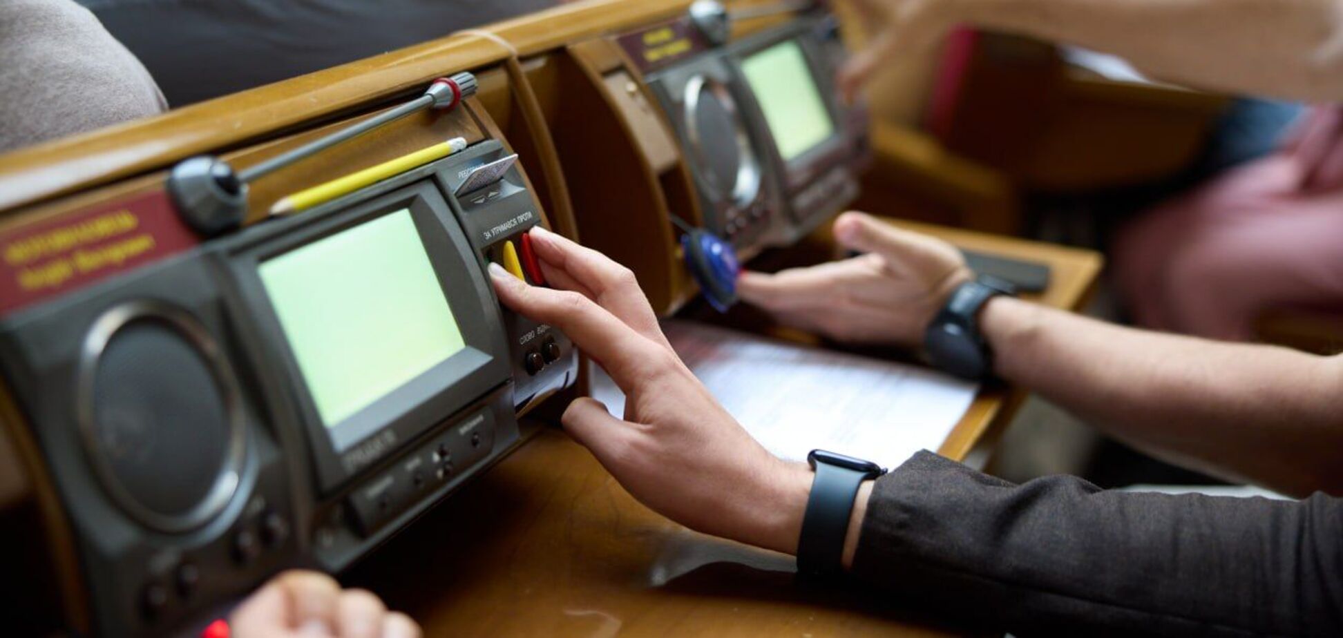 Война весь год, рост пенсий и доллар по 45,7 грн: в Раде сделали шаг к принятию бюджета-2026. Что в документе