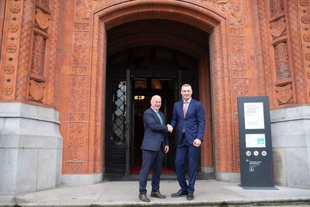 Сила партнерства: Кличко та мер Берліна готують інвестфорум для залучення коштів на відновлення Києва й України