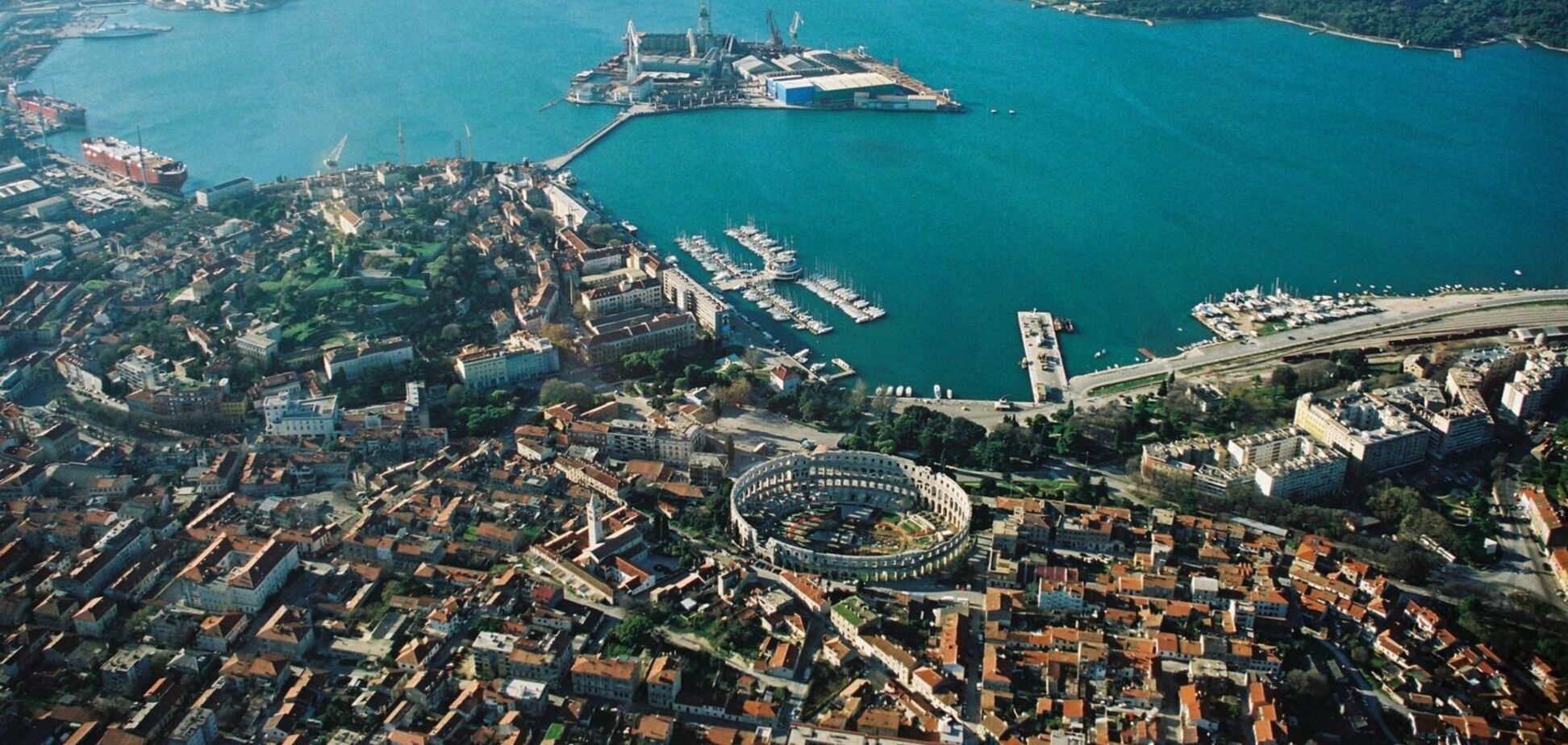 Самый недооцененный город: туристам посоветовали, куда ехать осенью в Европе