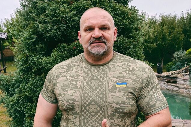 Вирастюк сделал татуировку, посвященную своим пятерым детям, и впервые засветил лица младших сыновей. Фото