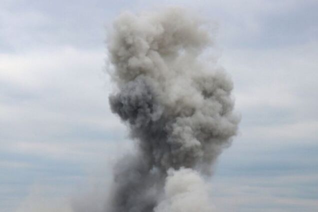 вибух, дим у небі, детонація