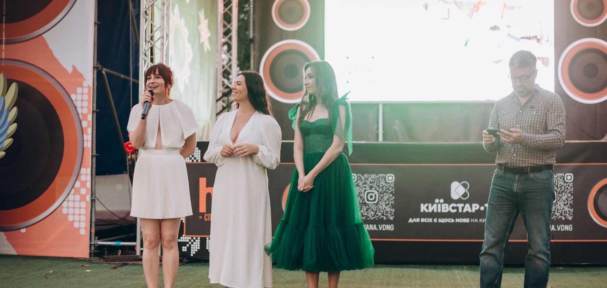 "Киевстар ТВ" устроил в Киеве благотворительный показ культовой ленты "Грязные танцы"