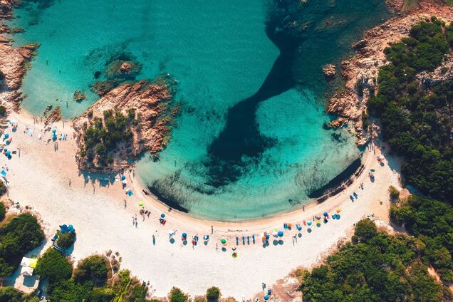 Имеет богатую историю и удивительную еду: назван остров Европы с лучшими пляжами