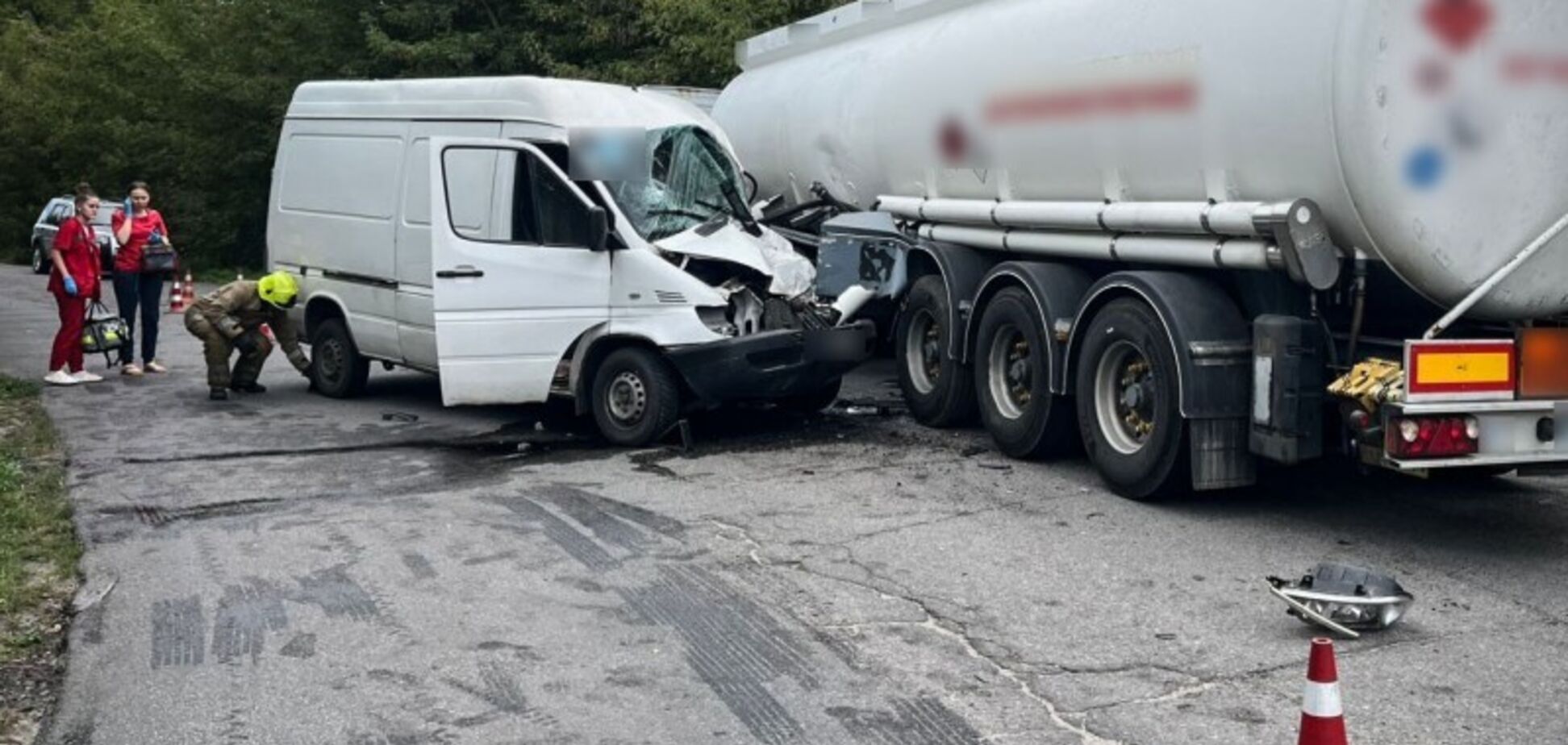 На Полтавщине столкнулись микроавтобус и грузовик: есть пострадавшие. Фото