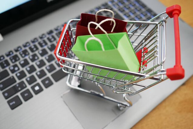 Ілюстрація - пакети у продуктовому возику