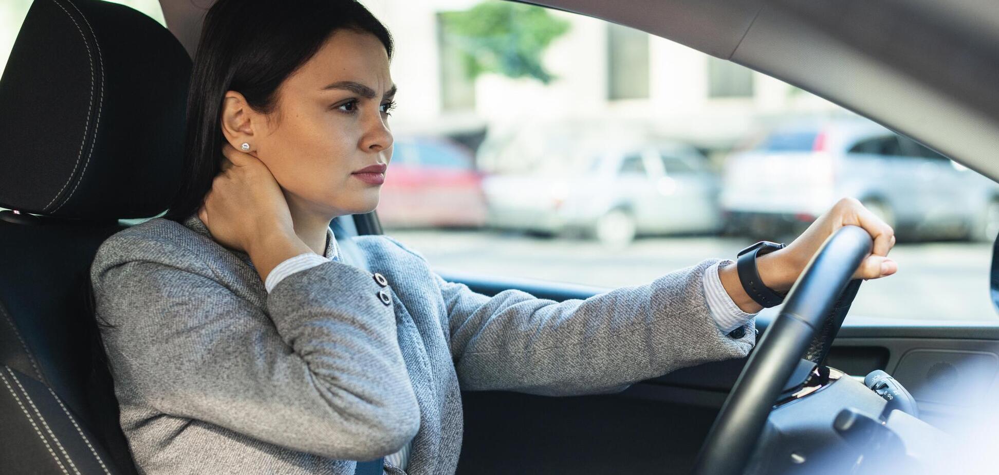 Як позбутися болю в спині за кермом: поради остеопата та простий лайфхак з рушником