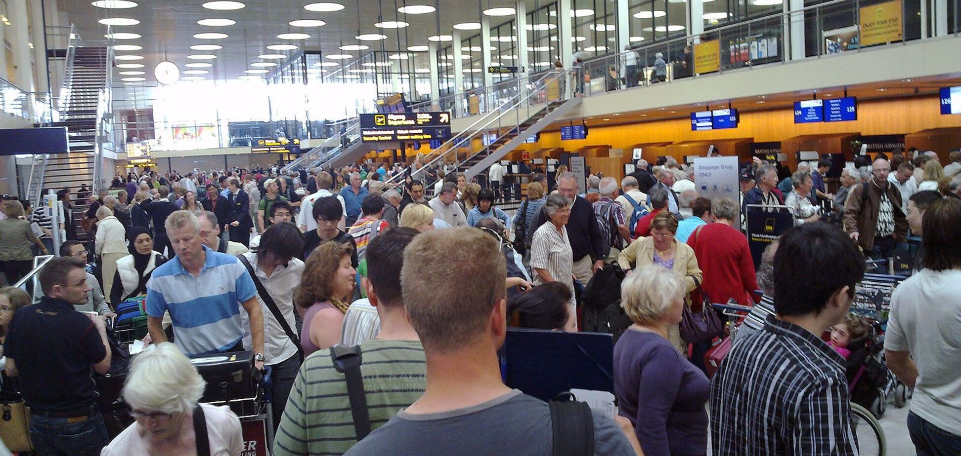 Натовп в аеропорту. Ілюстрація