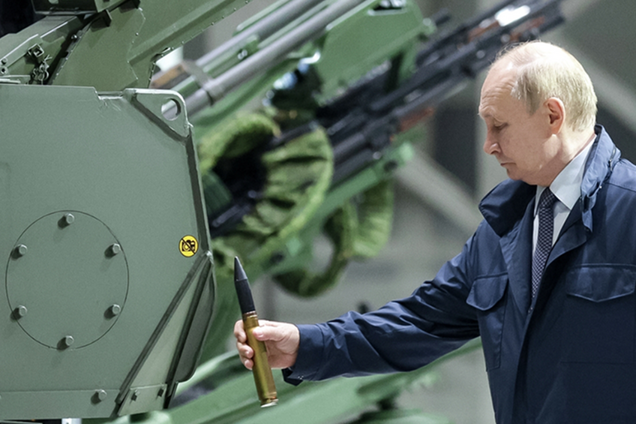 'Очень хотят воевать дальше': Коваленко указал на нюанс с визитом Путина на оружейный завод